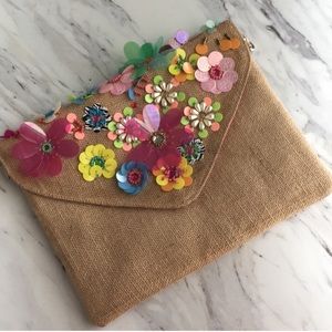 🍉 5 for $25 Sale! 🍉 
Floral Neutral Clutch Handbag